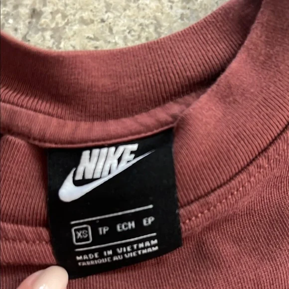 Nike Red Boxy Crop T-Shirt Short Sleeve - Picture 3 of 4